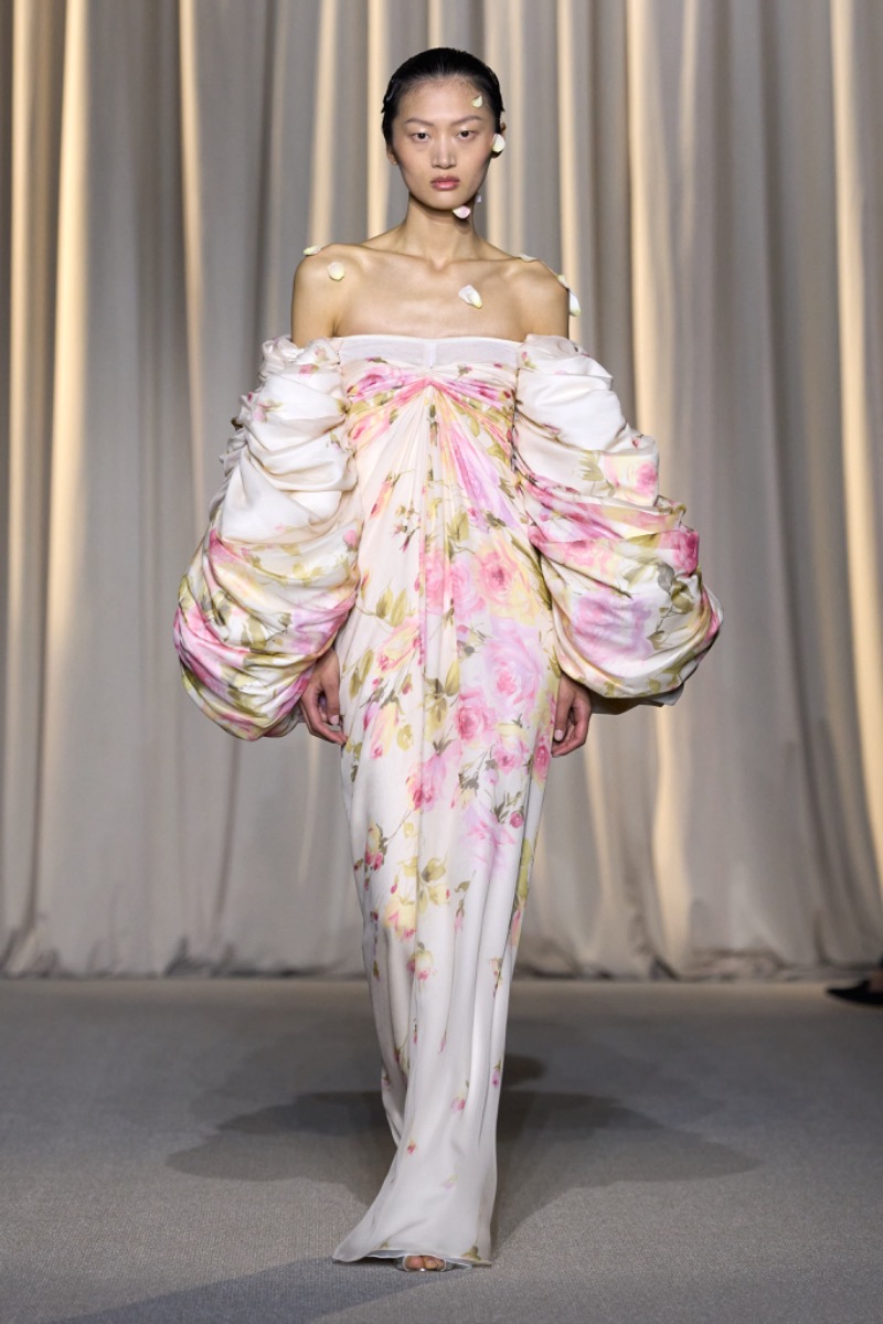 Paris: Giambattista Valli Haute Couture Automne Hiver 2024-2025